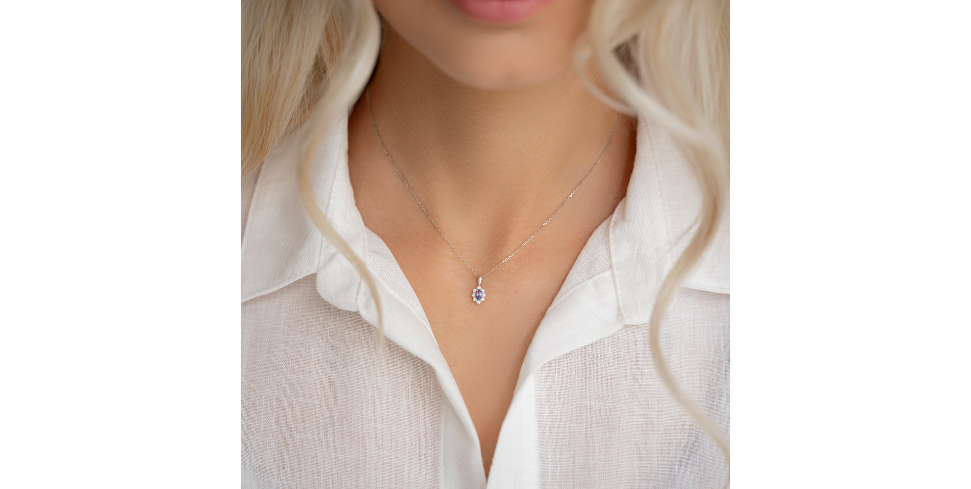 Diamond pendant with Sapphire Princess