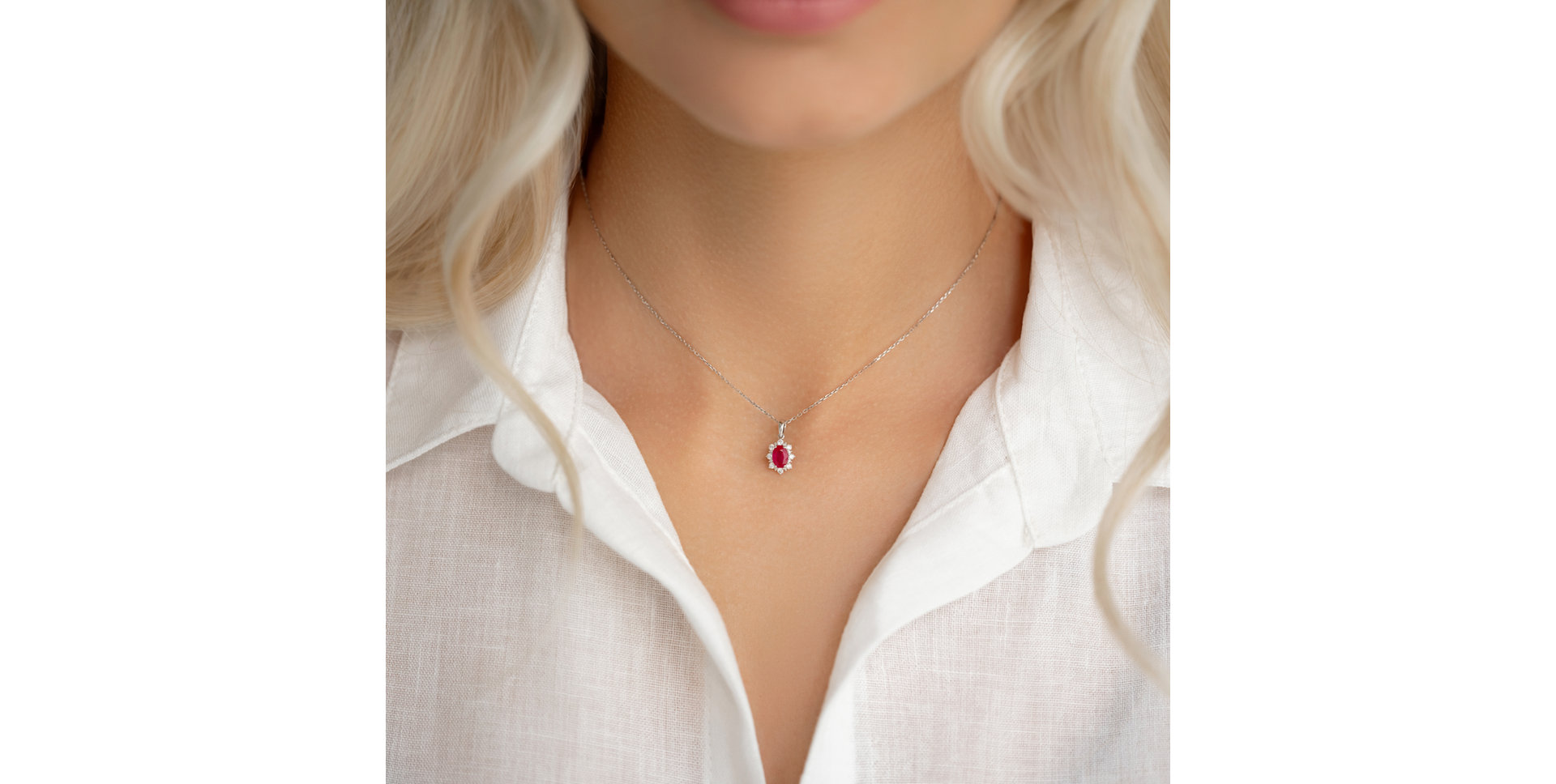 Diamond pendant with Emerald Princess