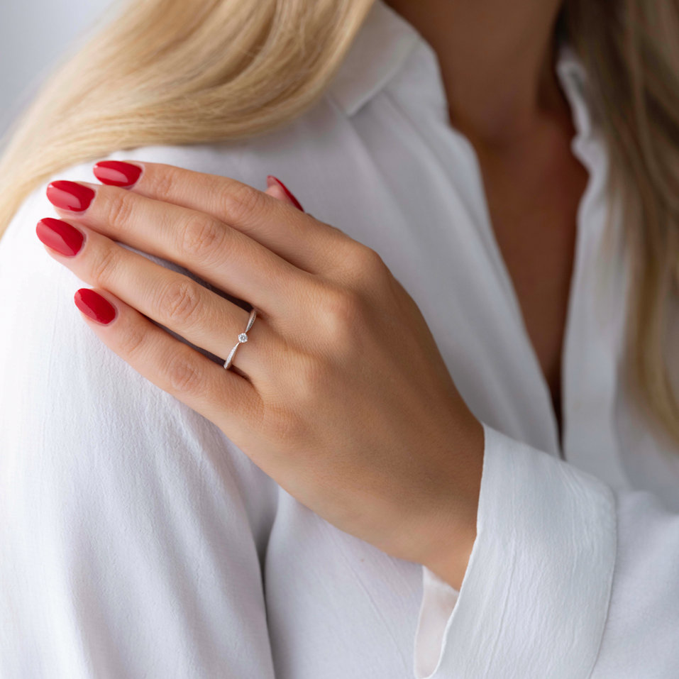 Diamond ring Classicism