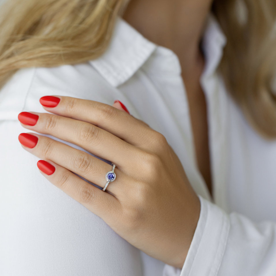 Diamond ring with Tanzanite Parvati