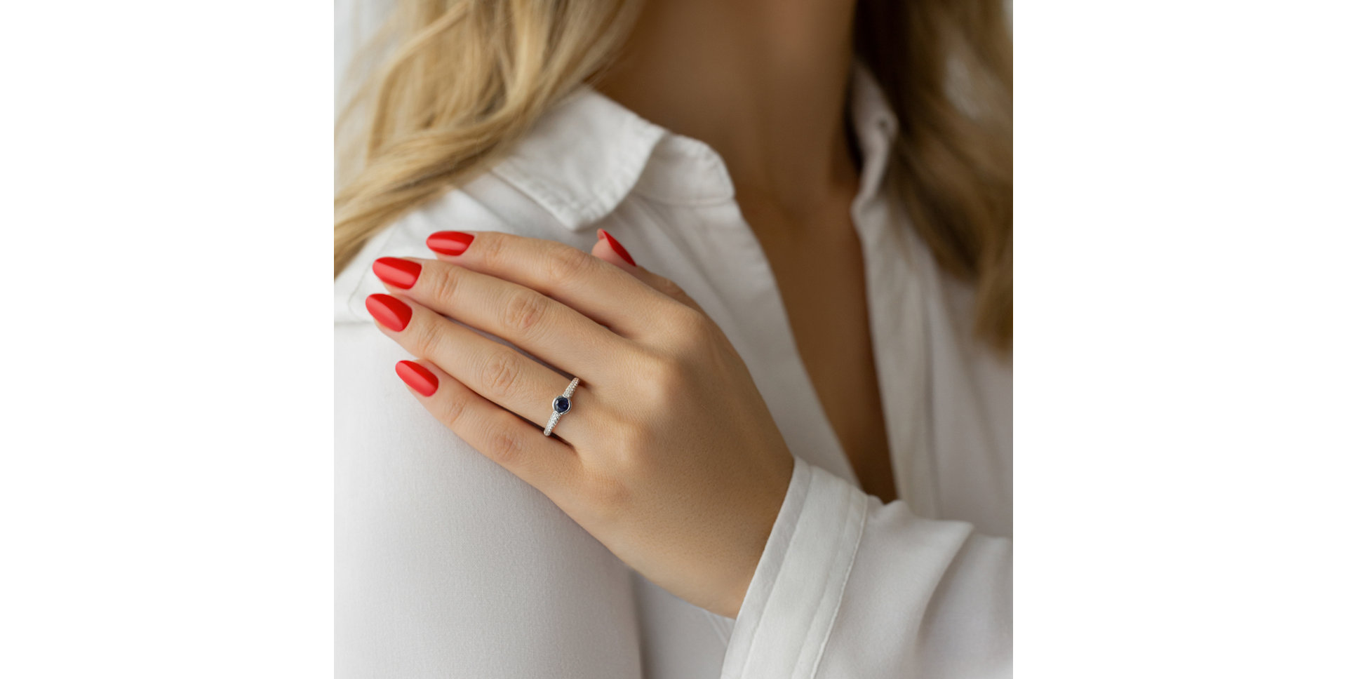 Diamond ring with Sapphire Octavie