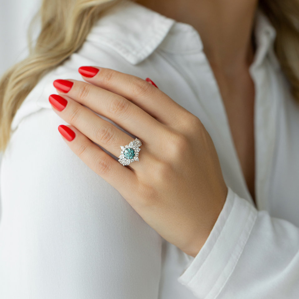 Ring with blue diamonds and white diamonds Pure Nobility