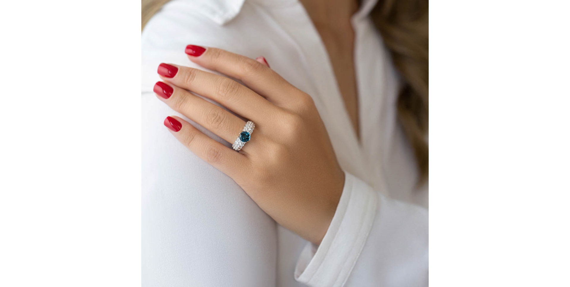 Diamond ring with Topaz Star Vision