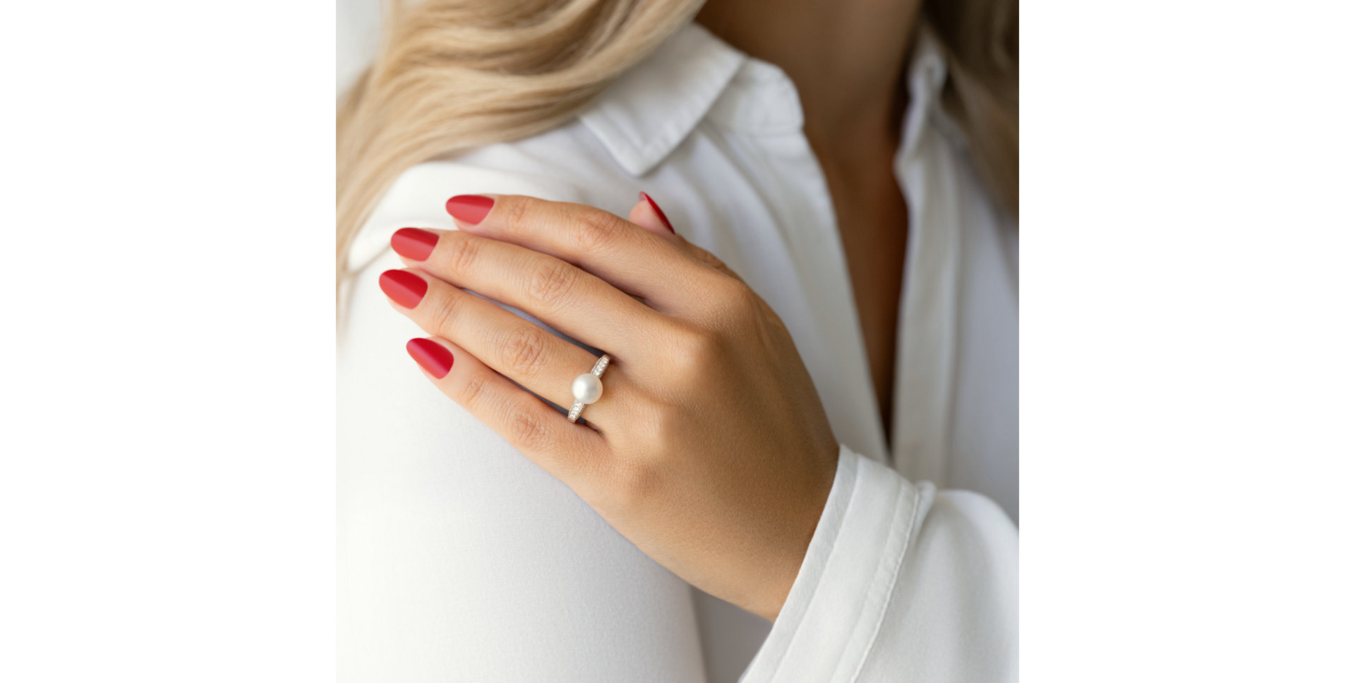 Diamond ring with Pearl Eldonis