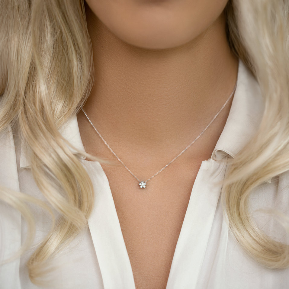 Diamond necklace Sparkless