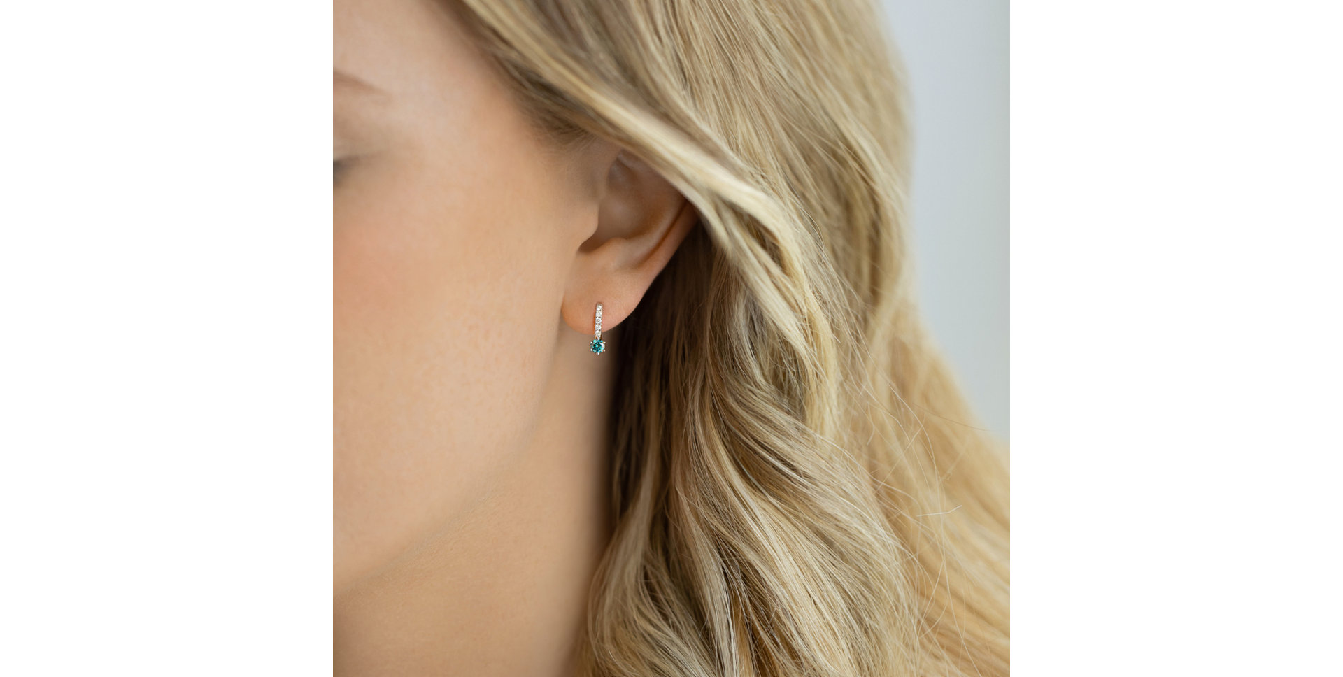 Earrings with blue diamonds and white diamonds Essential Glow
