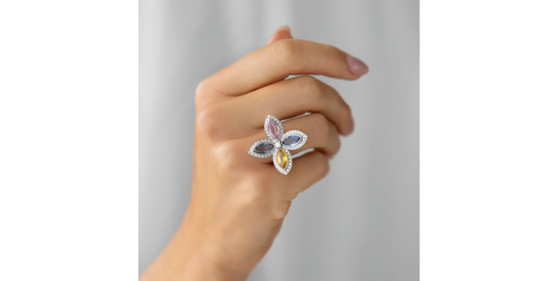 Diamond ring with Sapphire Blooming Beauty