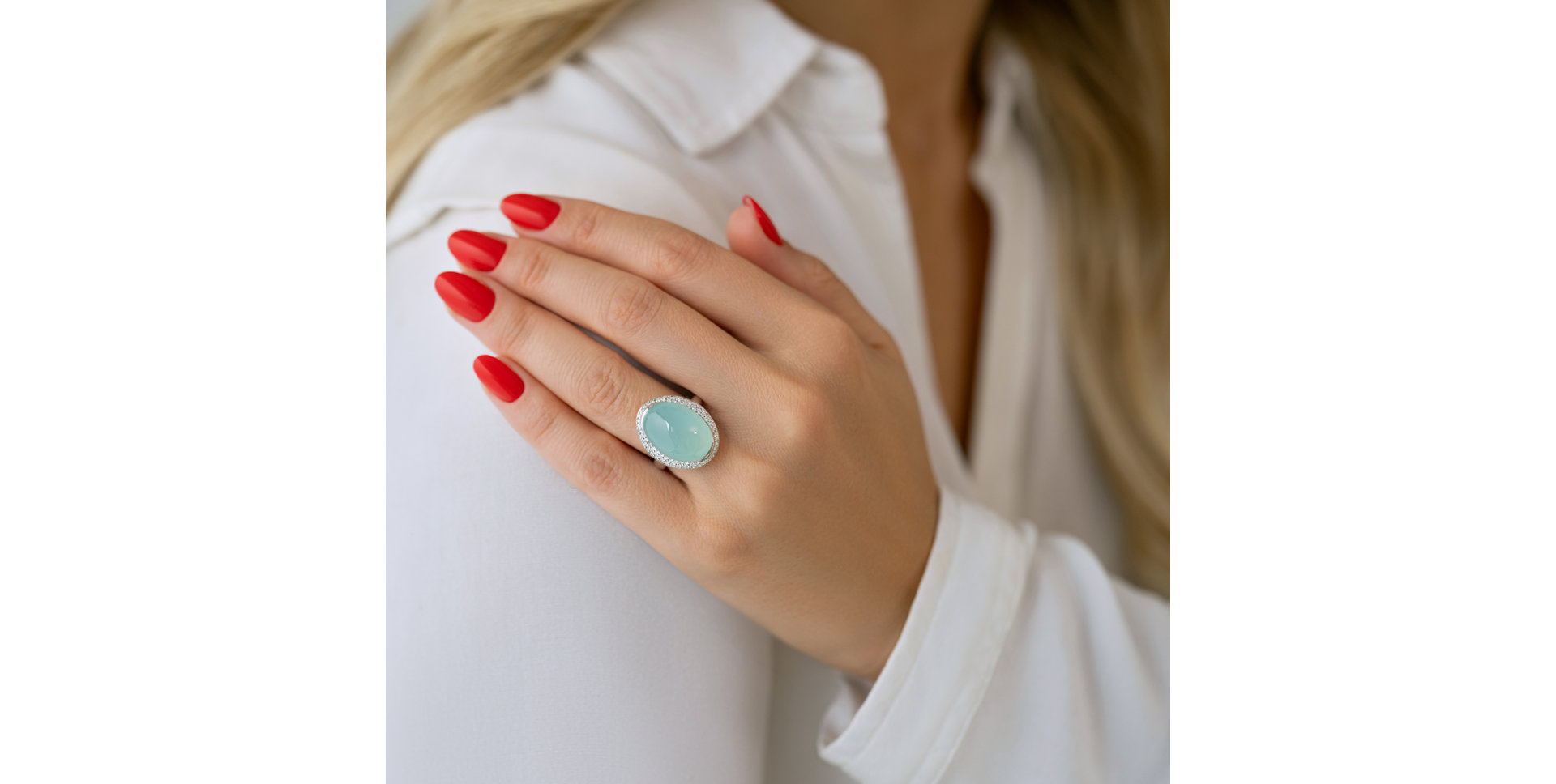 Diamond ring with Chalcedony Blossom Gem