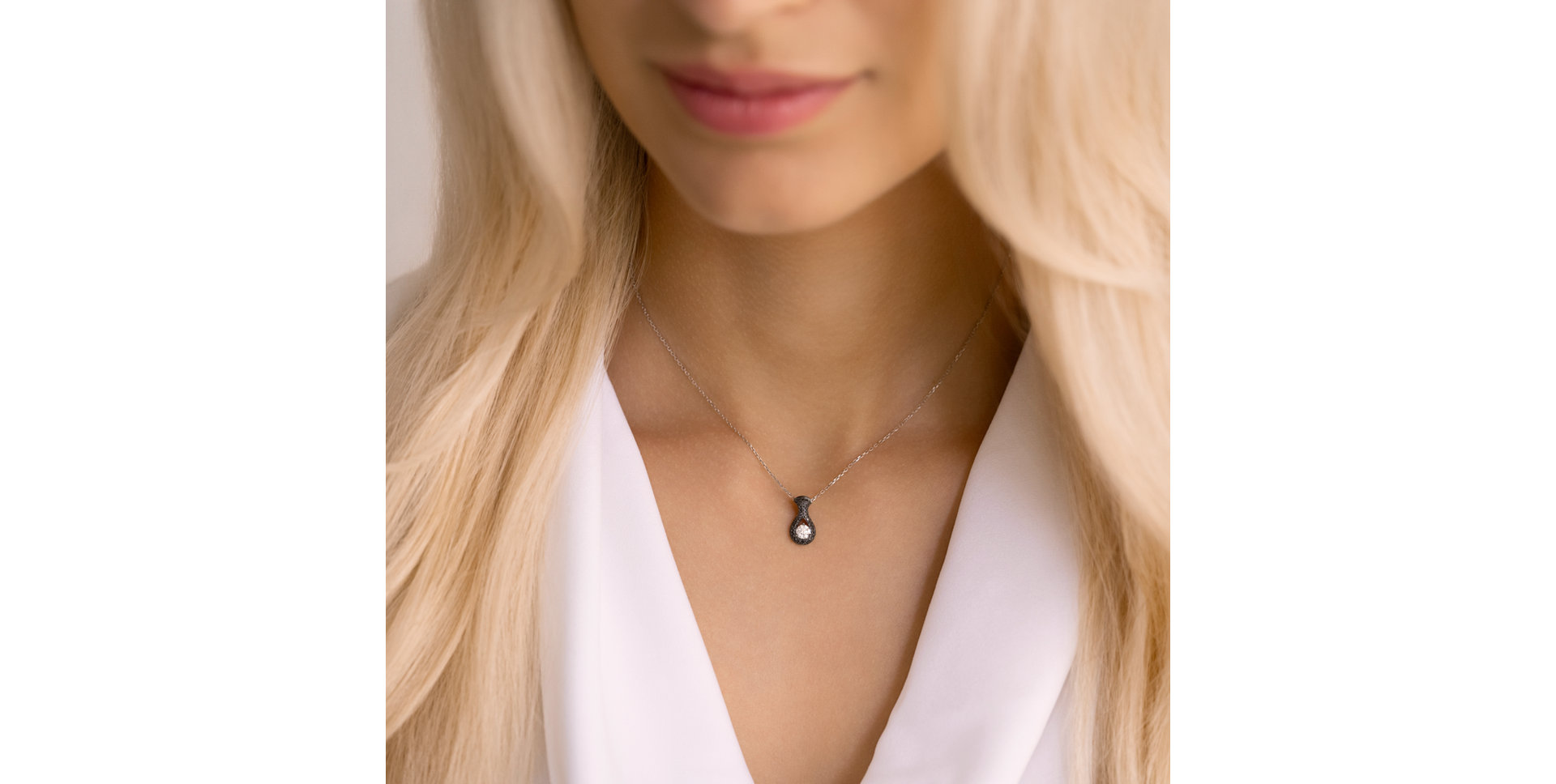 Pendant with black and white diamonds Glittering Drop
