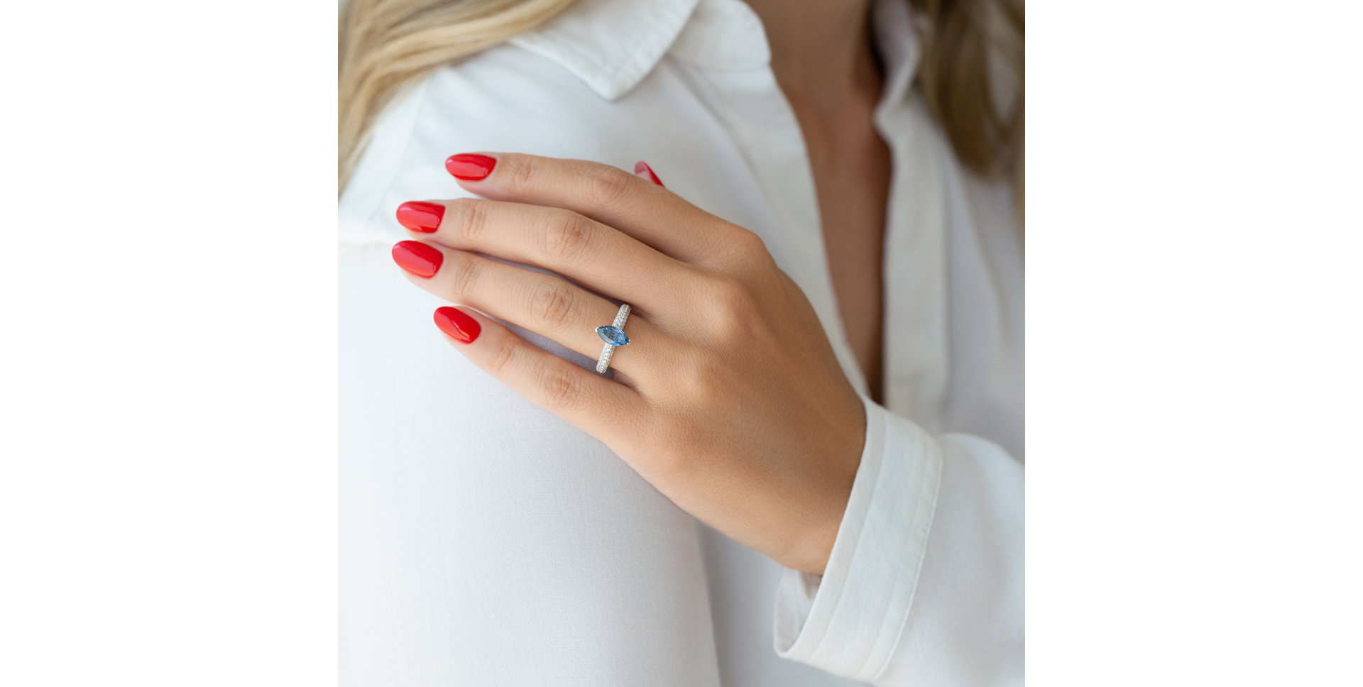 Diamond ring with Sapphire Excellent