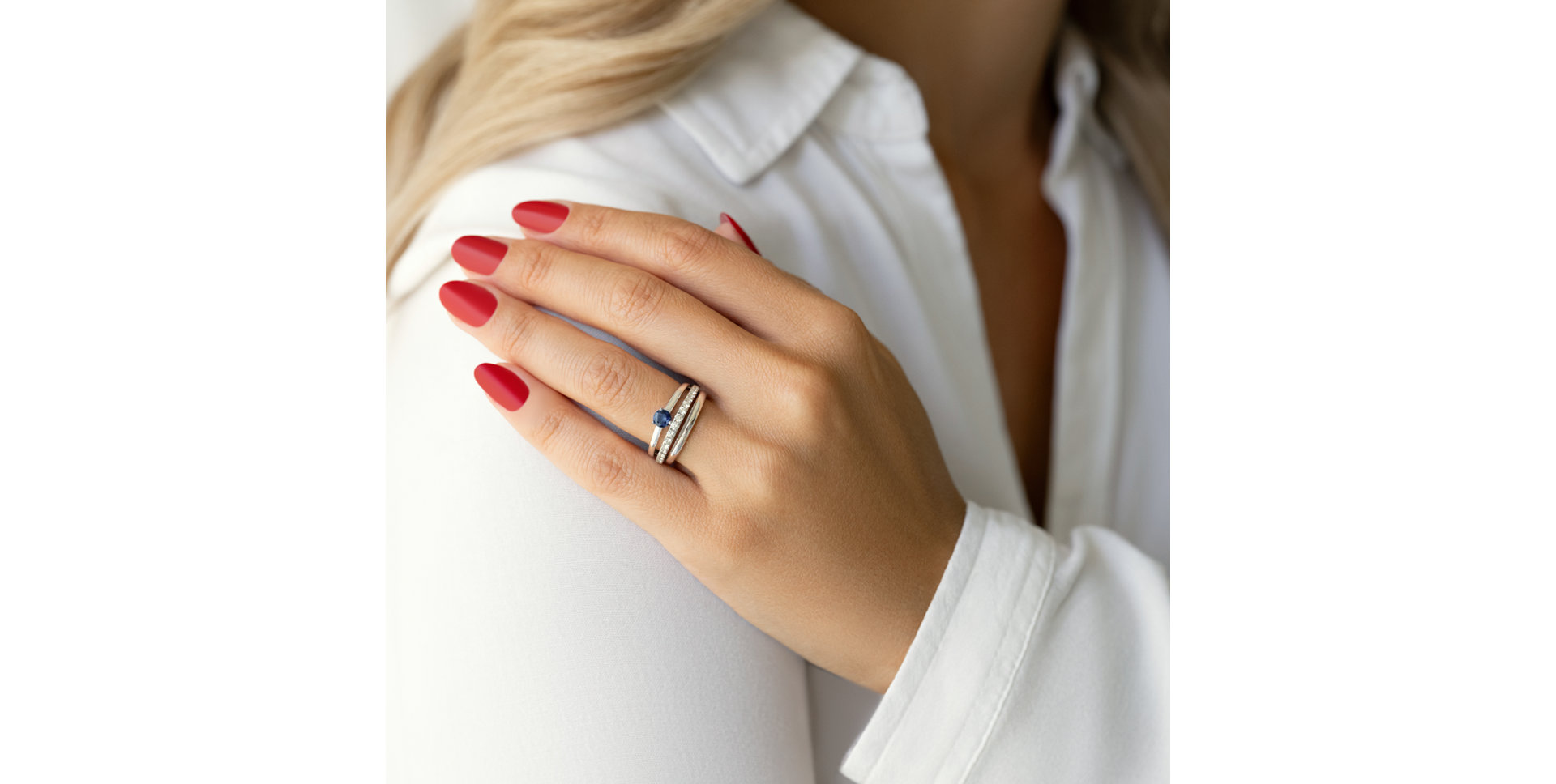 Diamond ring with Sapphire Anaviel