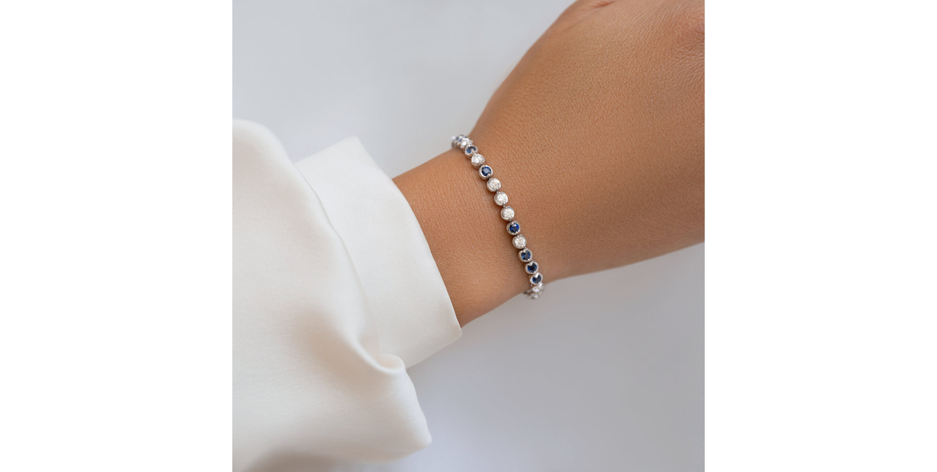 Diamond bracelet with Sapphire Cora