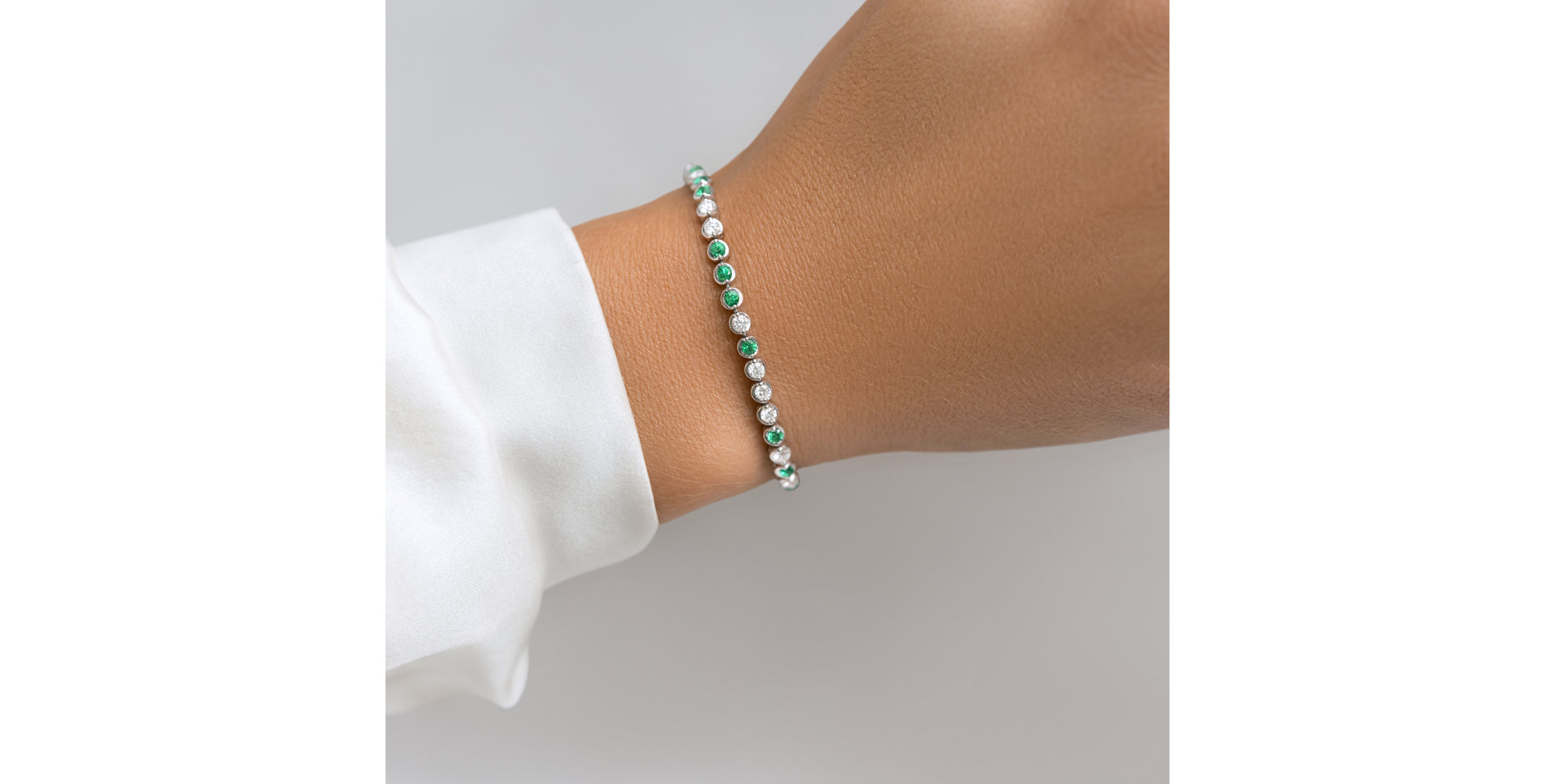 Diamond bracelet with Emerald Colleen