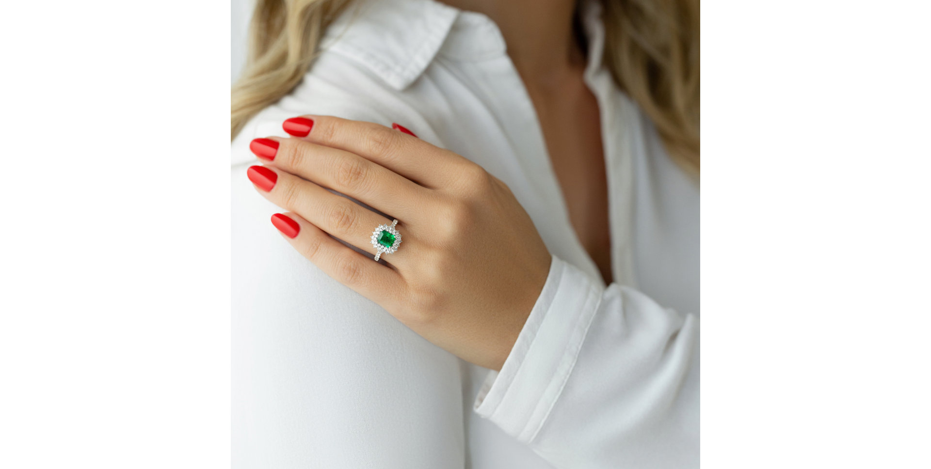 Diamond ring with Emerald Mystery Princess
