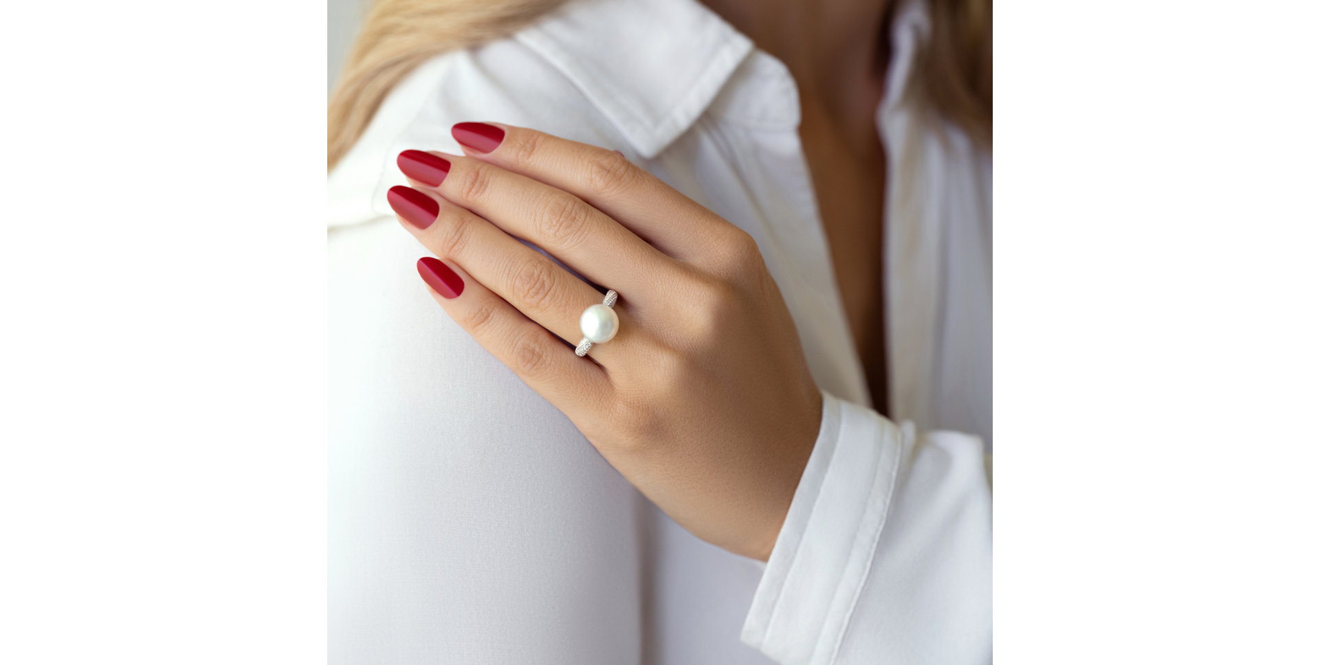 Diamond ring with Pearl Aquatic