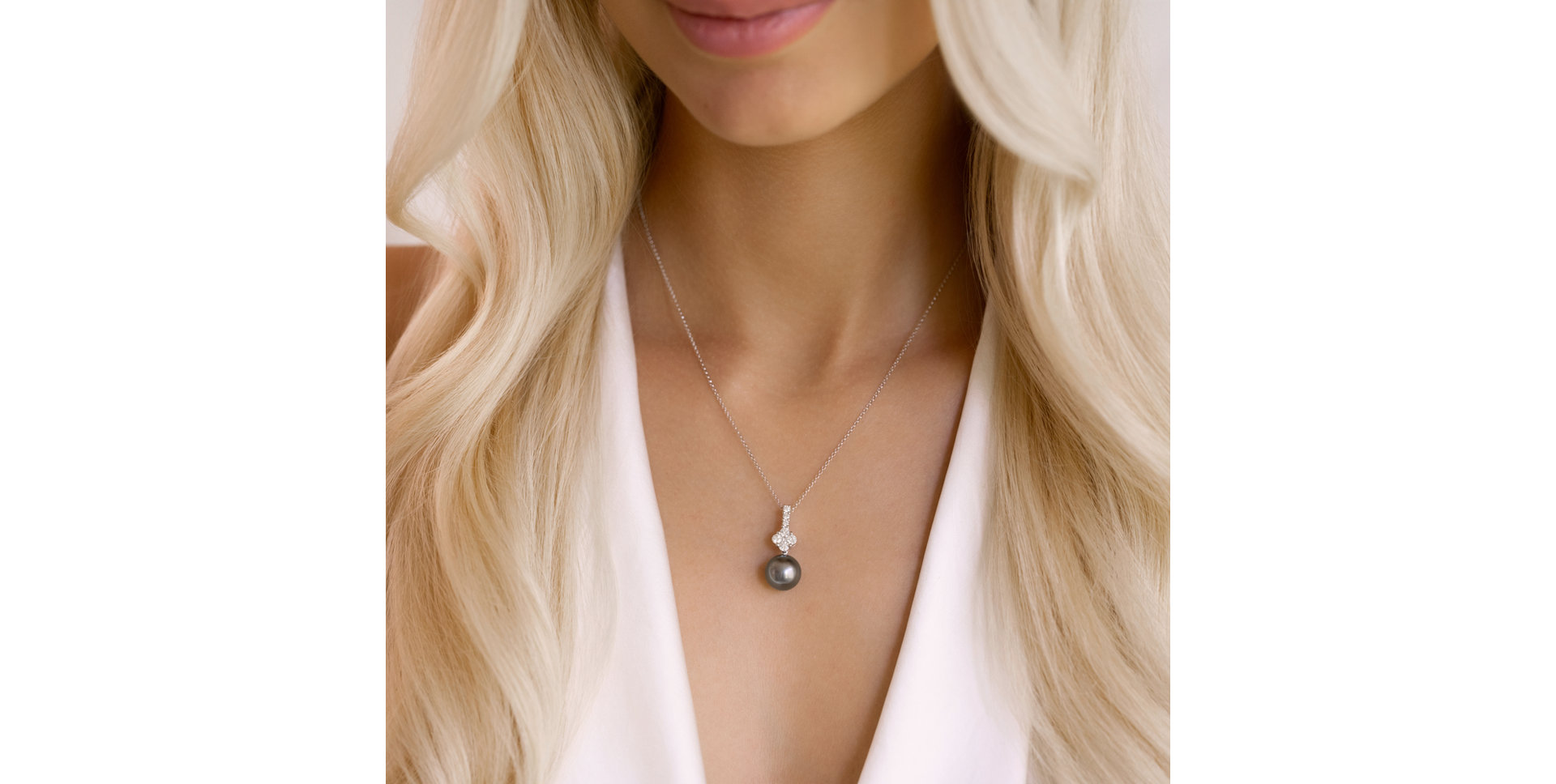 Diamond pendant with Pearl Darkest Night