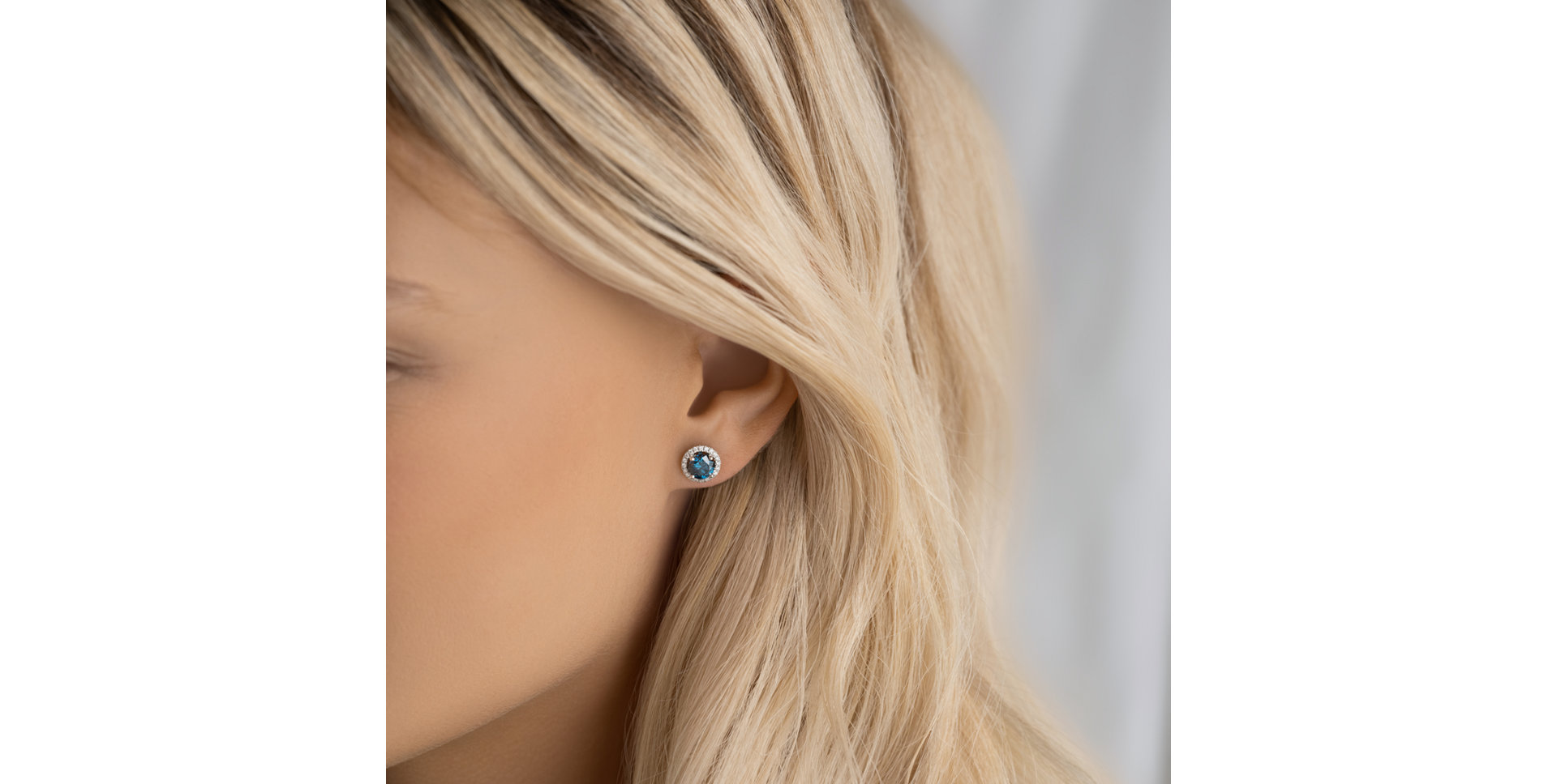 Earrings with blue diamonds and white diamonds Blue Lagoon