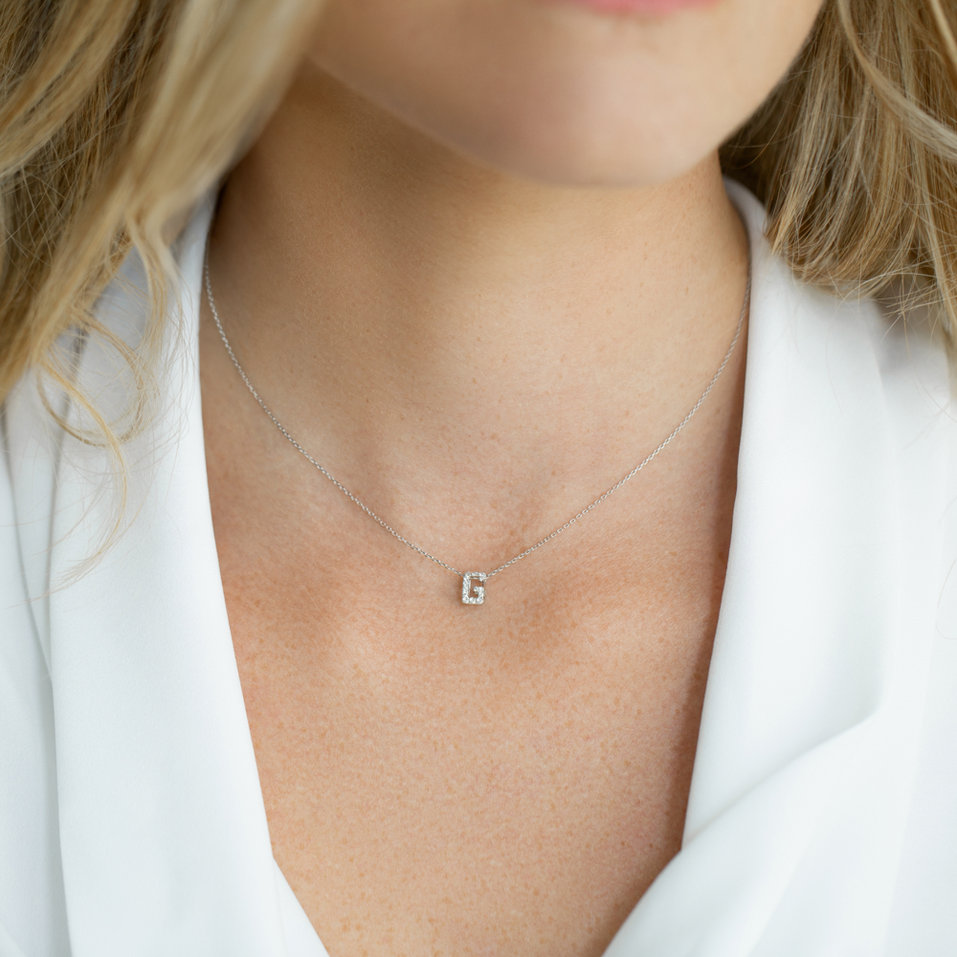 Diamond necklace Glittering Letter B