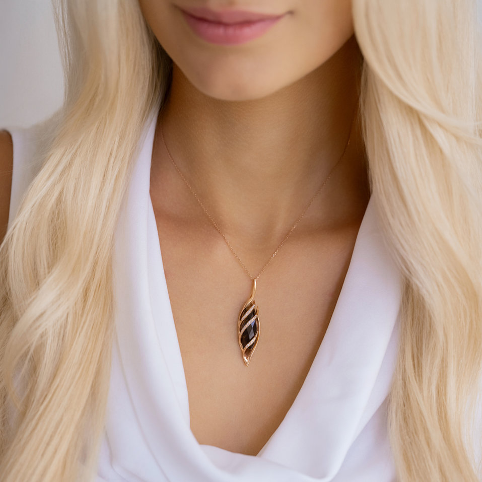 Diamond pendant with Quartz Géant