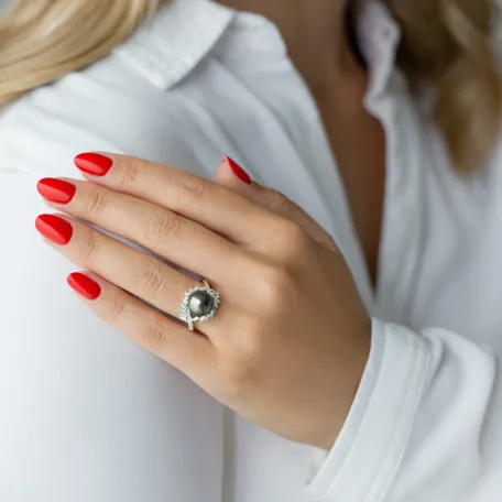 Diamond ring with Pearl Ferrell