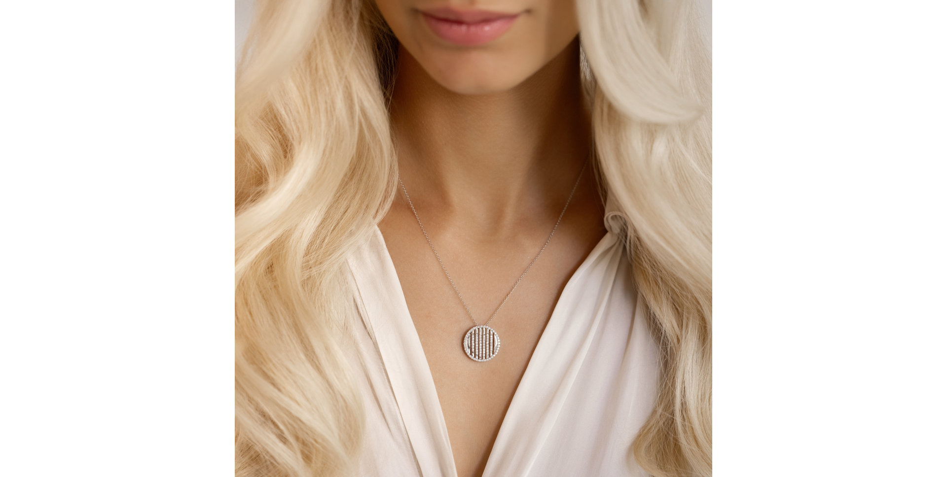 Diamond pendant Dashed Channel