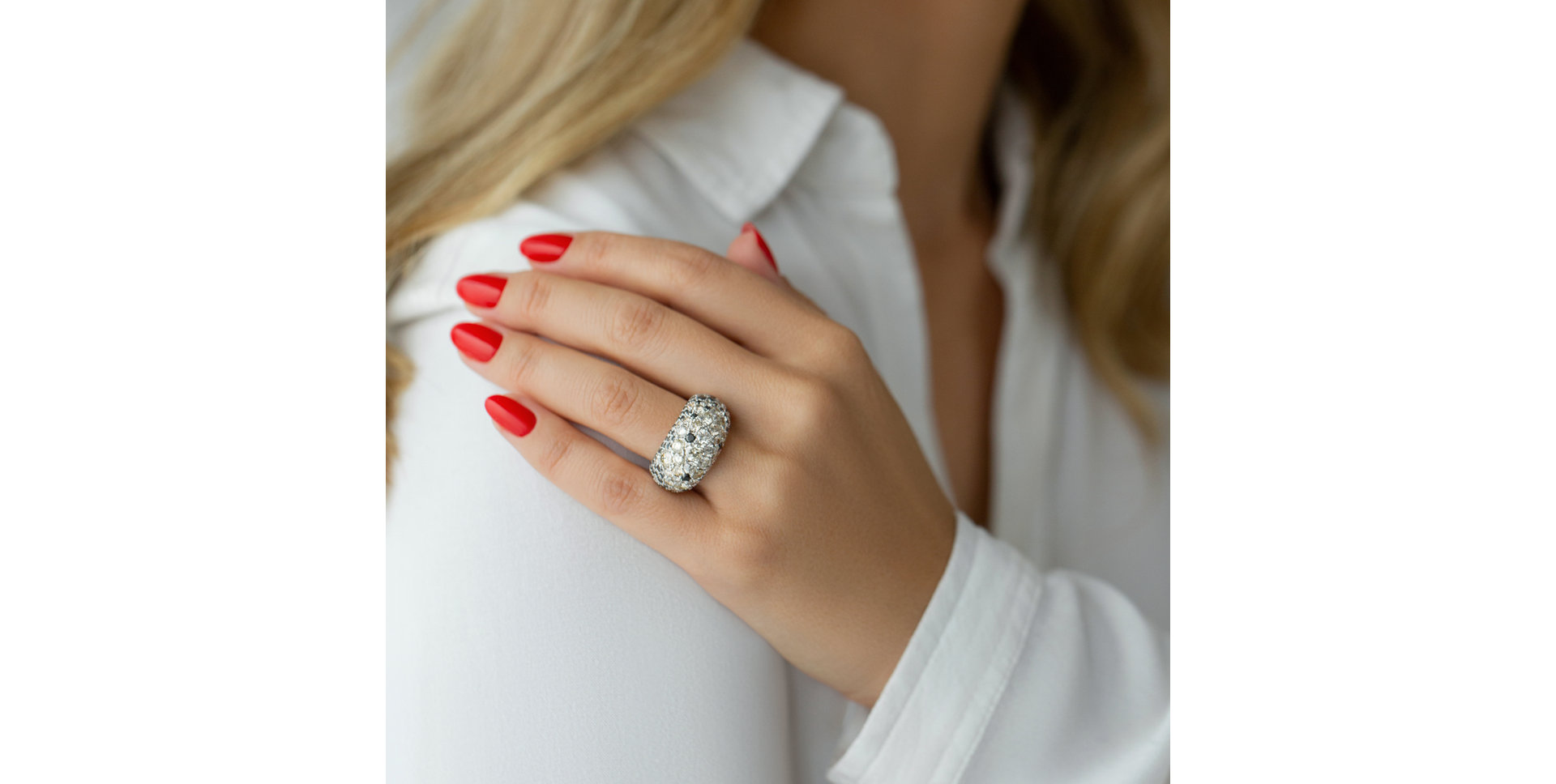 Ring with black and white diamonds Belle