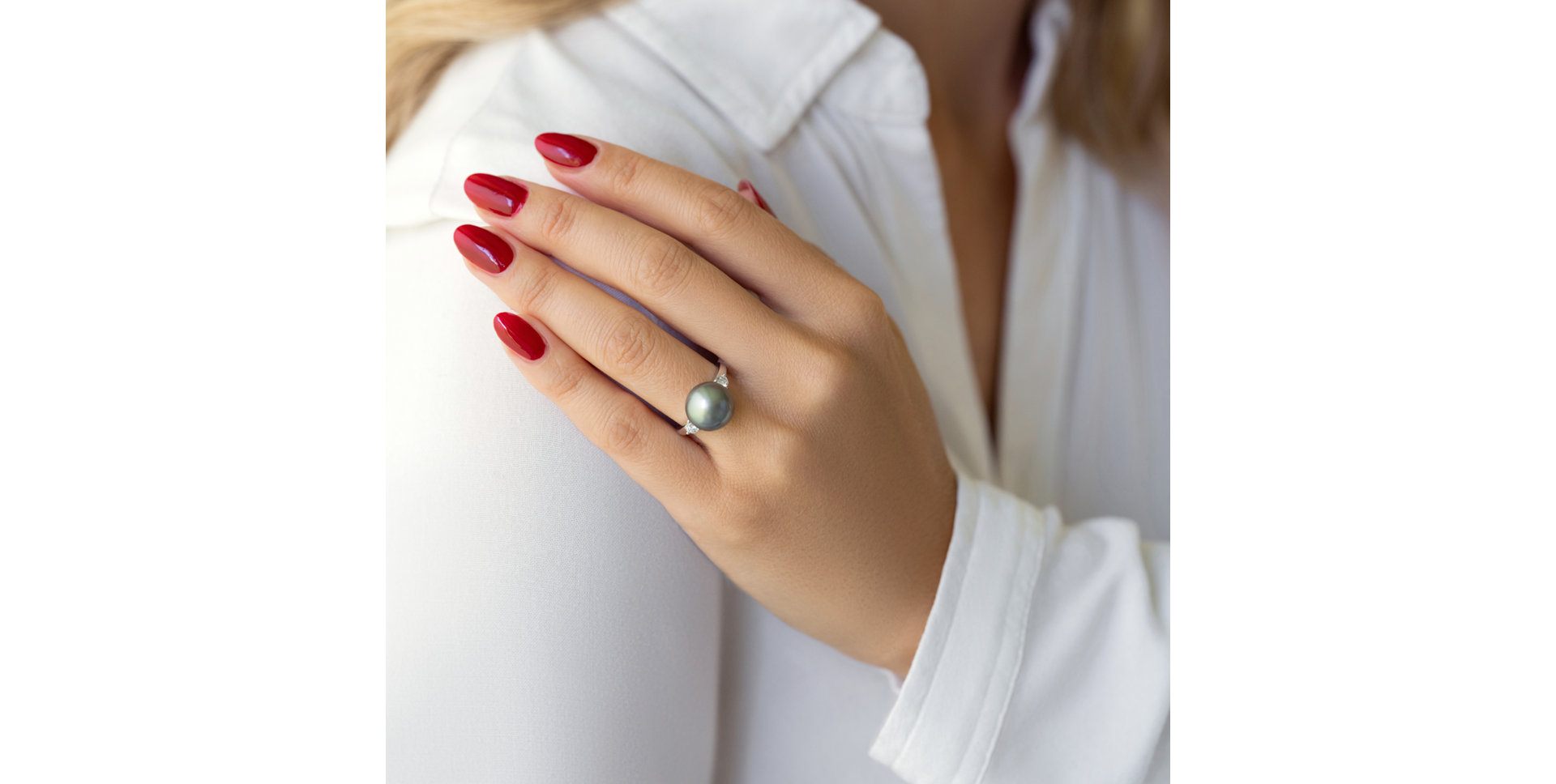 Diamond ring with Pearl Dark Sea