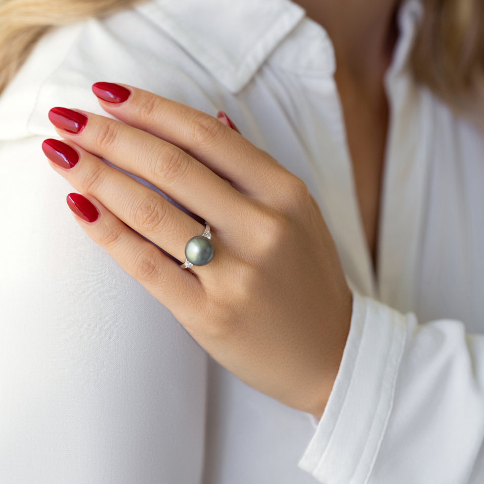 Diamond ring with Pearl Dark Sea