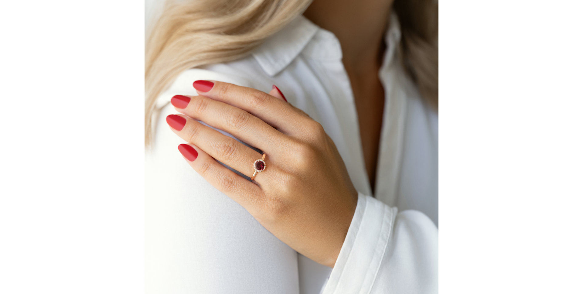 Diamond ring with Tourmalíne Violette