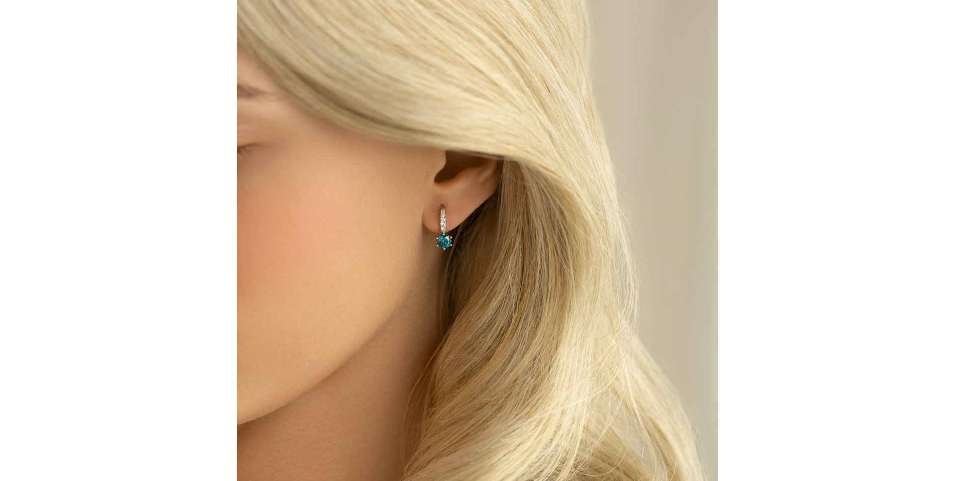 Earrings with blue diamonds and white diamonds Essential Glow