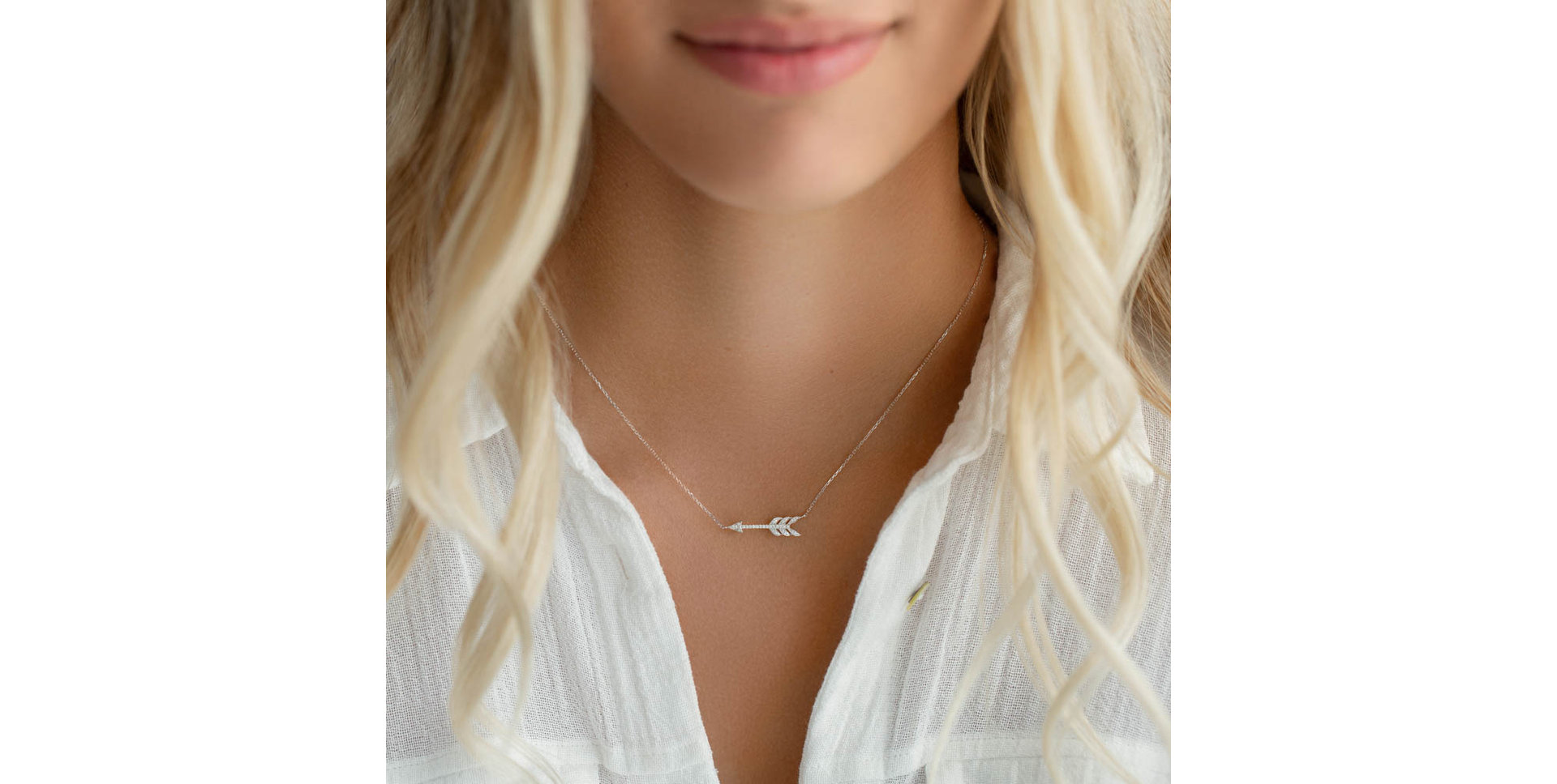 Diamond necklace Glittering Arrow