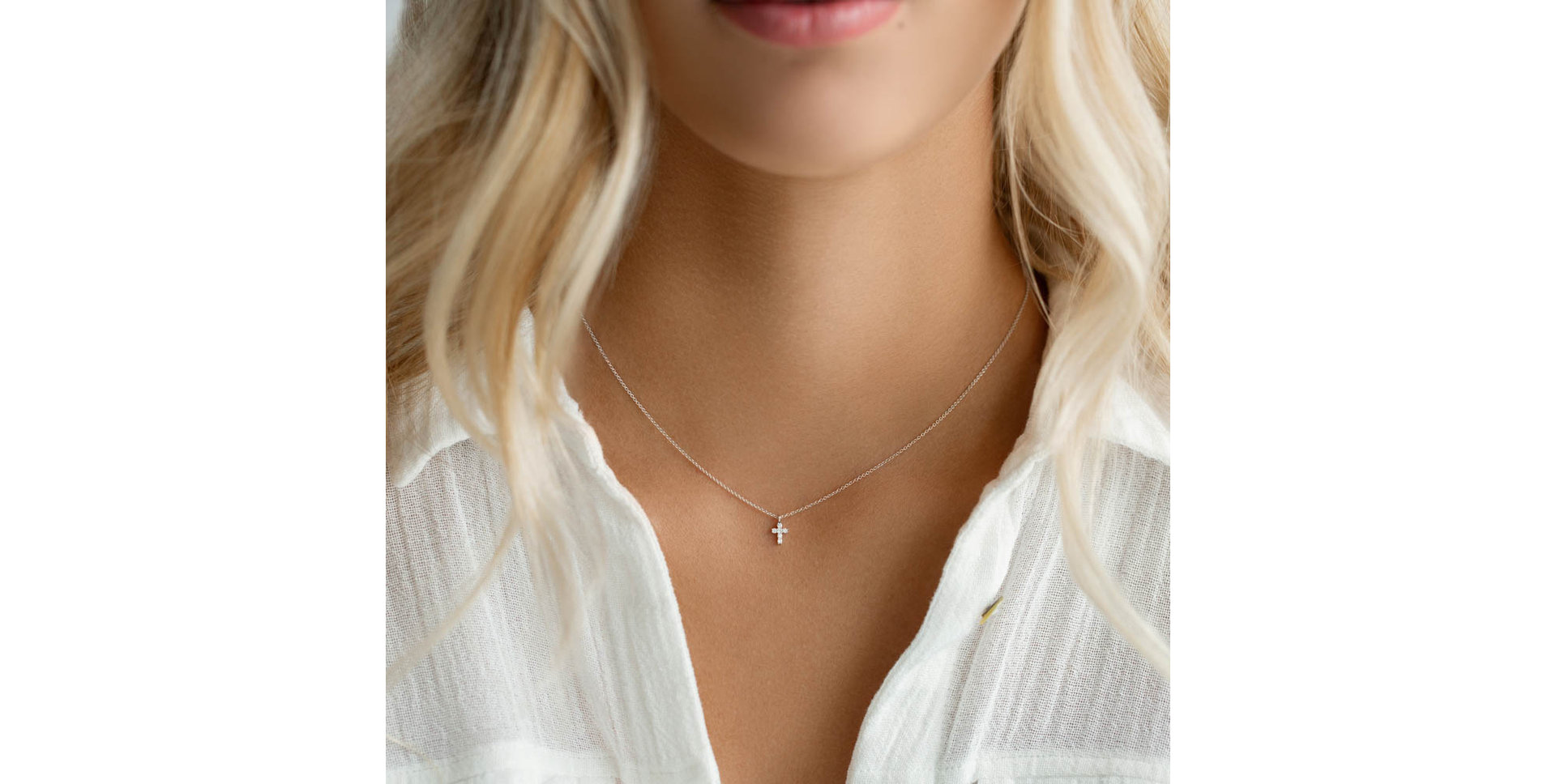 Diamond necklace Glossy Cross
