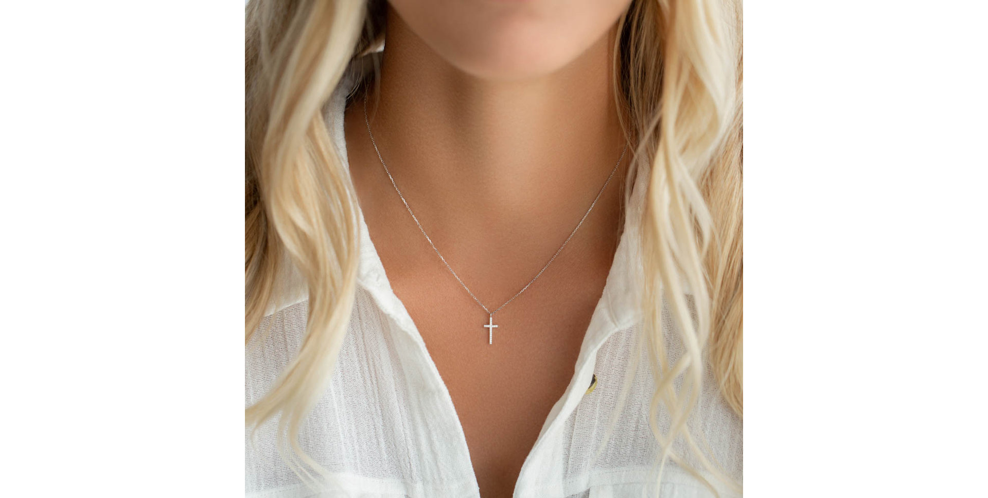 Diamond necklace Shimmering Cross