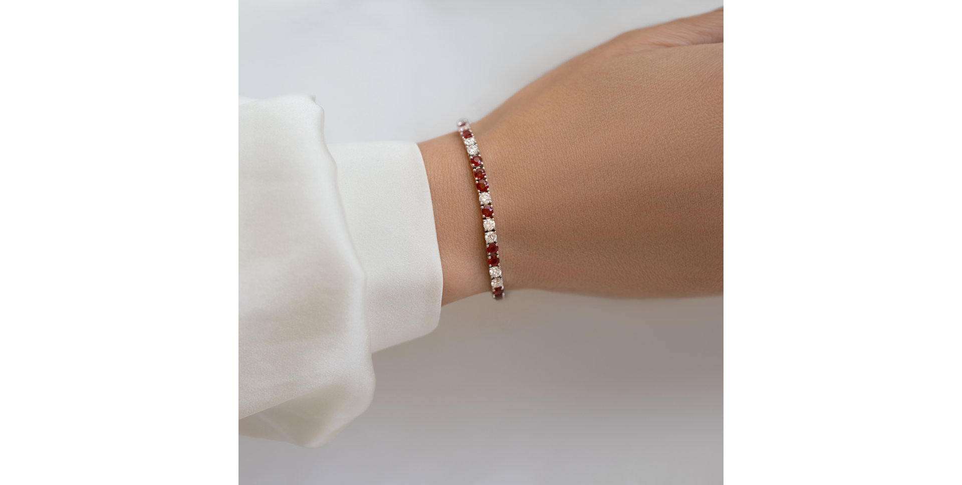 Diamond bracelet with Sapphire Aurorra