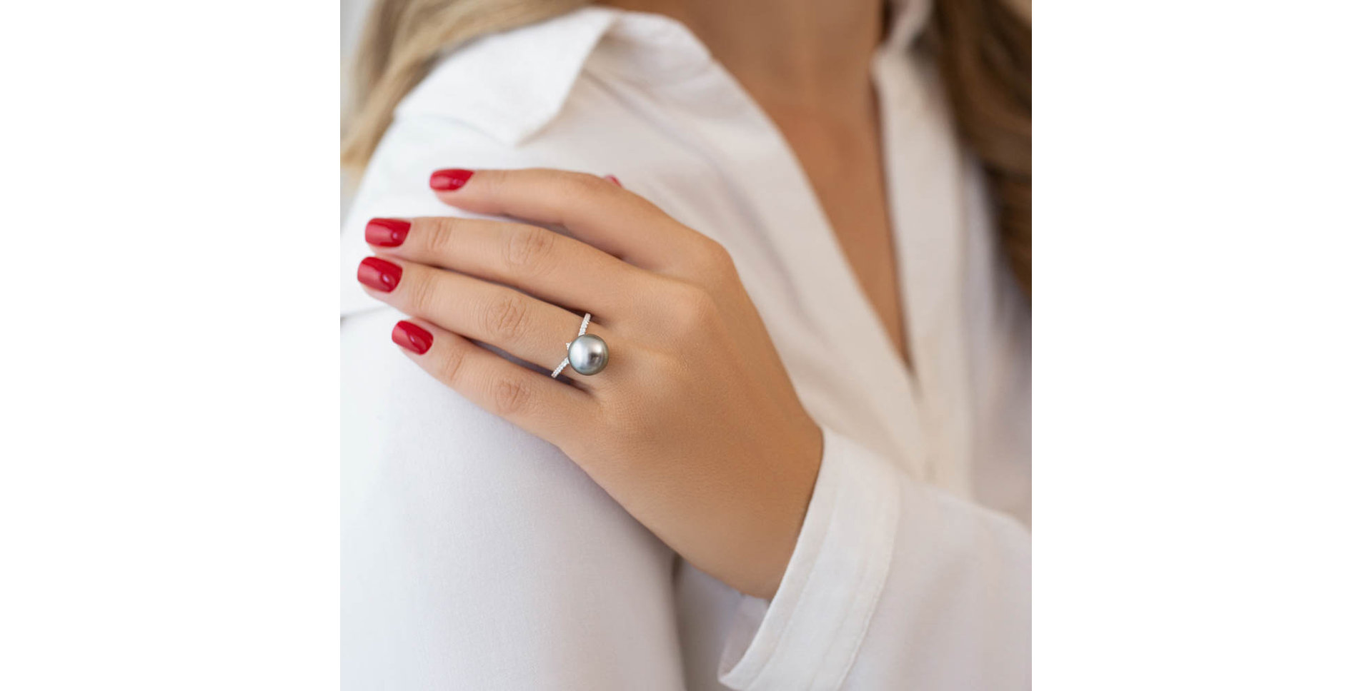 Diamond ring with Pearl Calvert