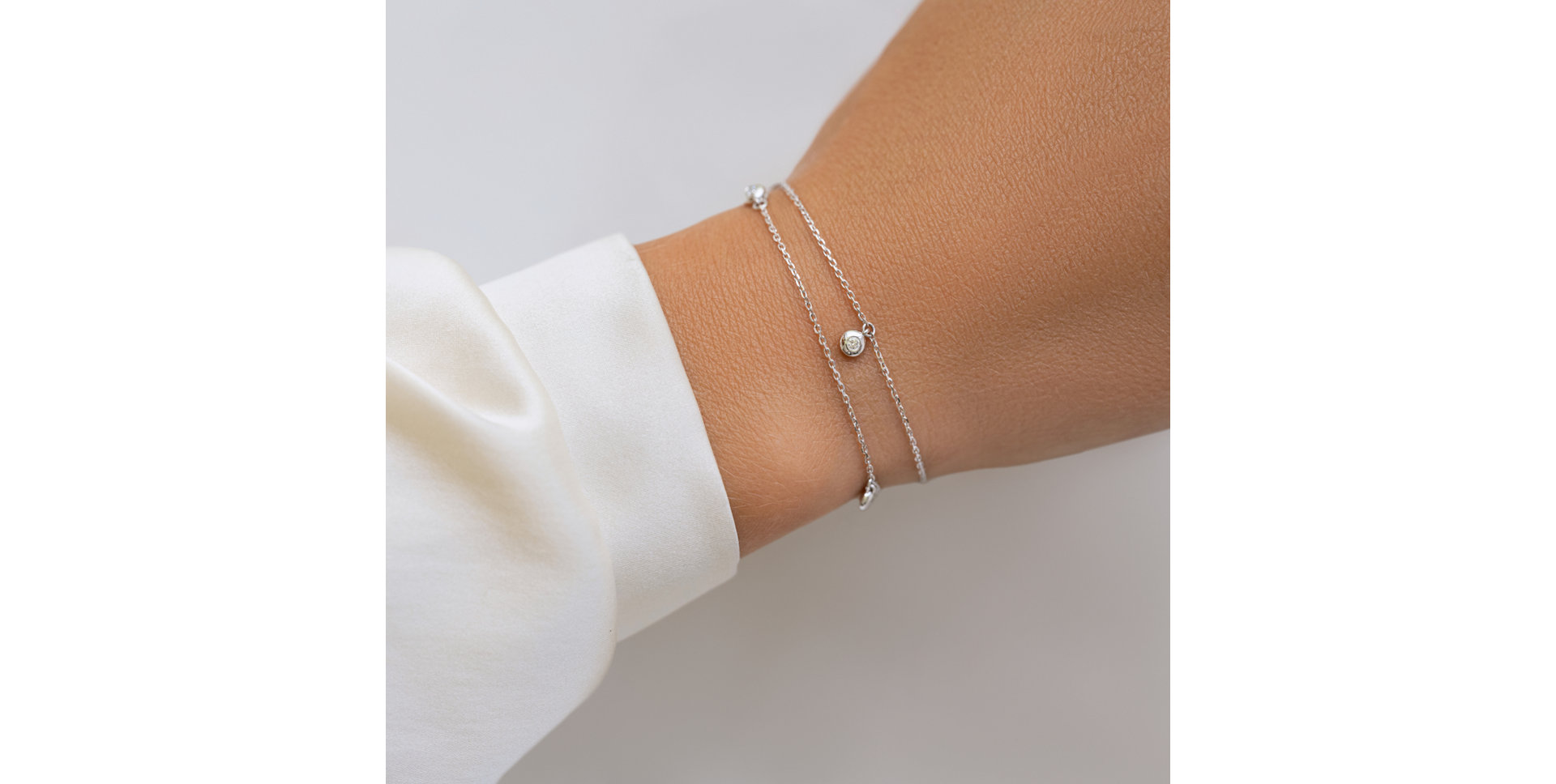 14ct white gold diamond bracelet Delouise