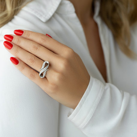 Diamond ring Saloni
