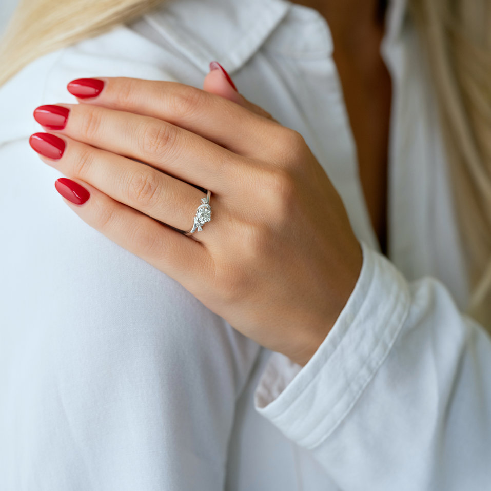 Diamond ring Glistening Vision