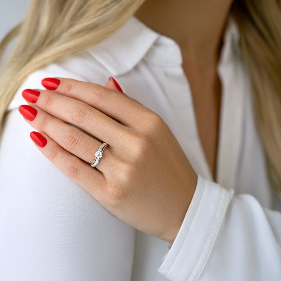 Diamond ring Chasing Eternity