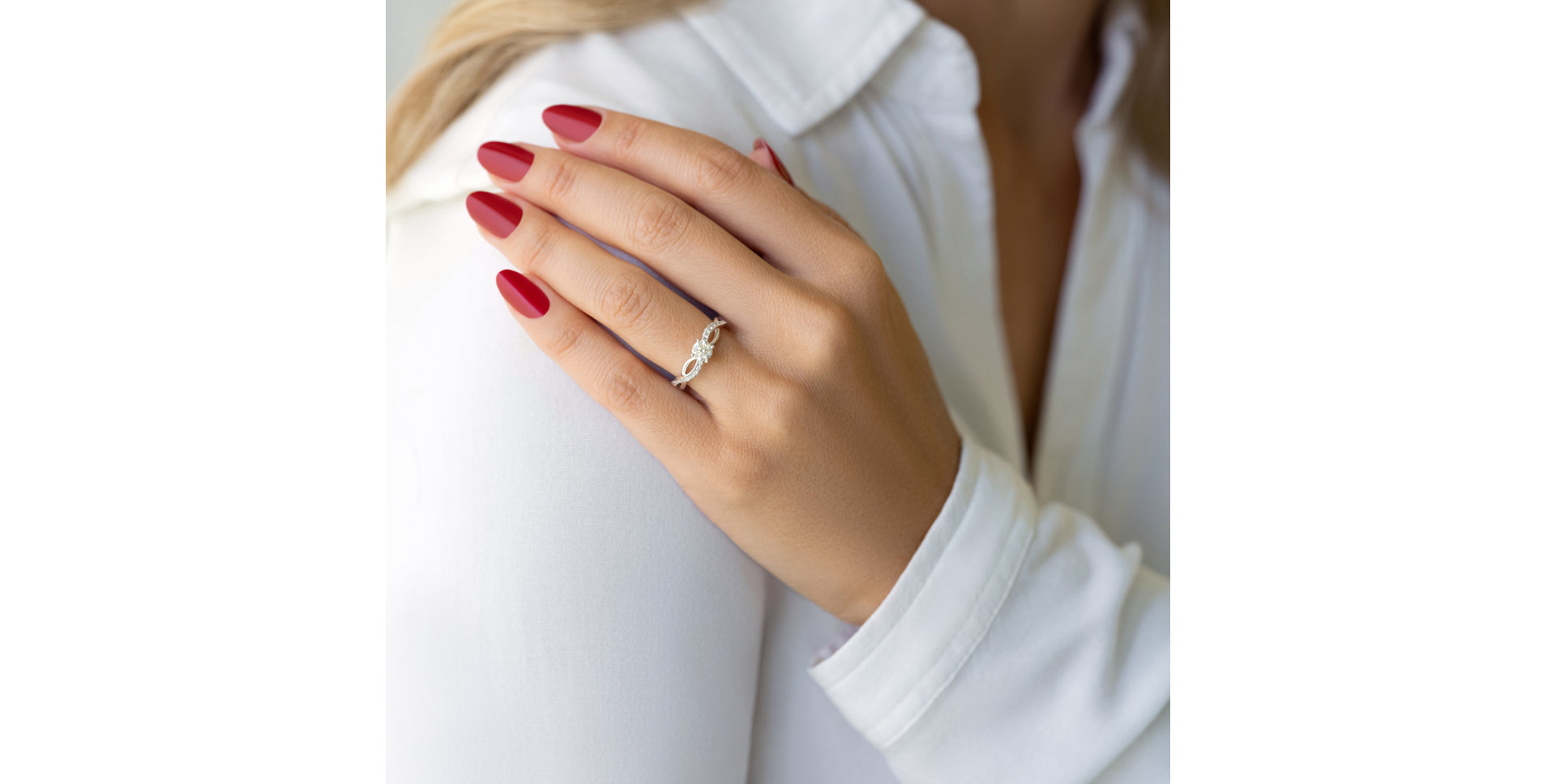 18ct white gold diamond ring Clementia