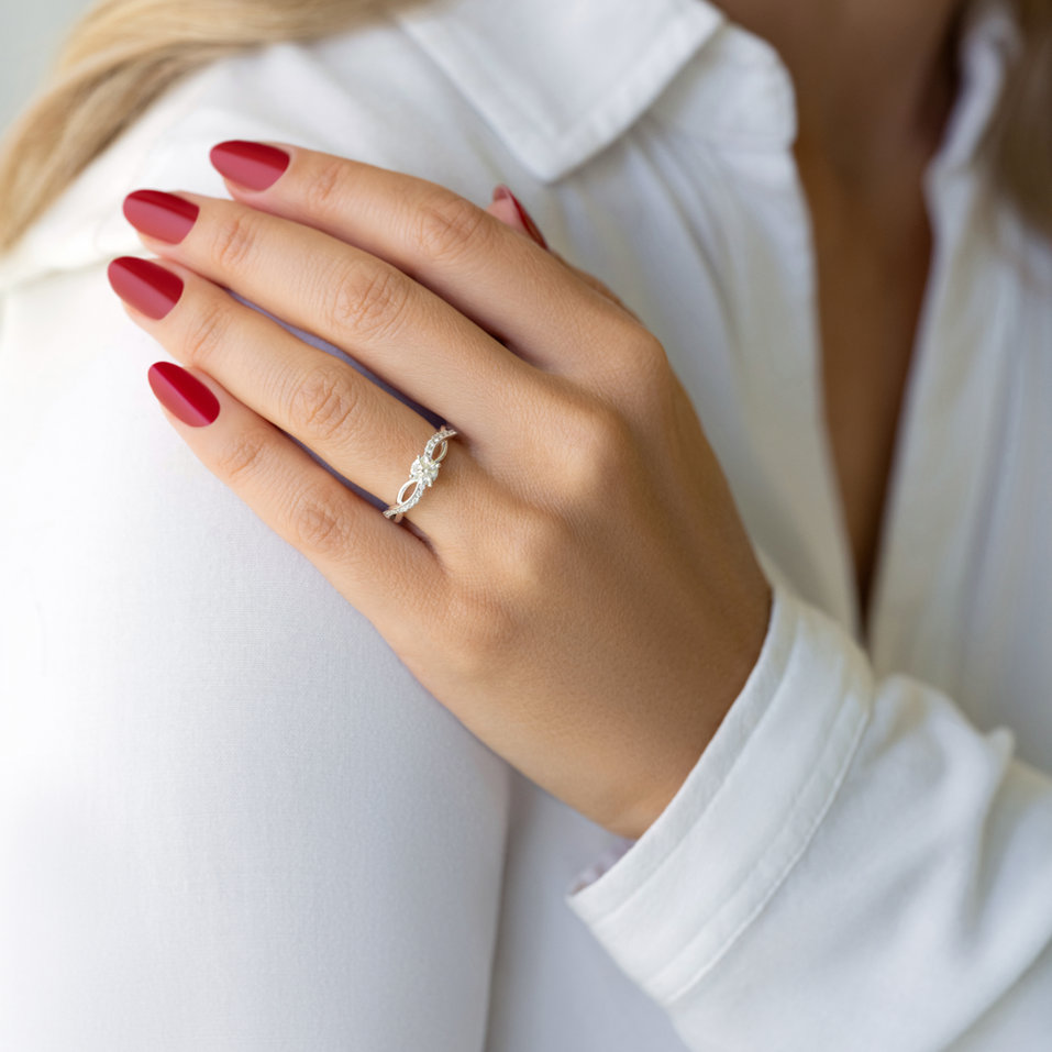 18ct white gold diamond ring Clementia