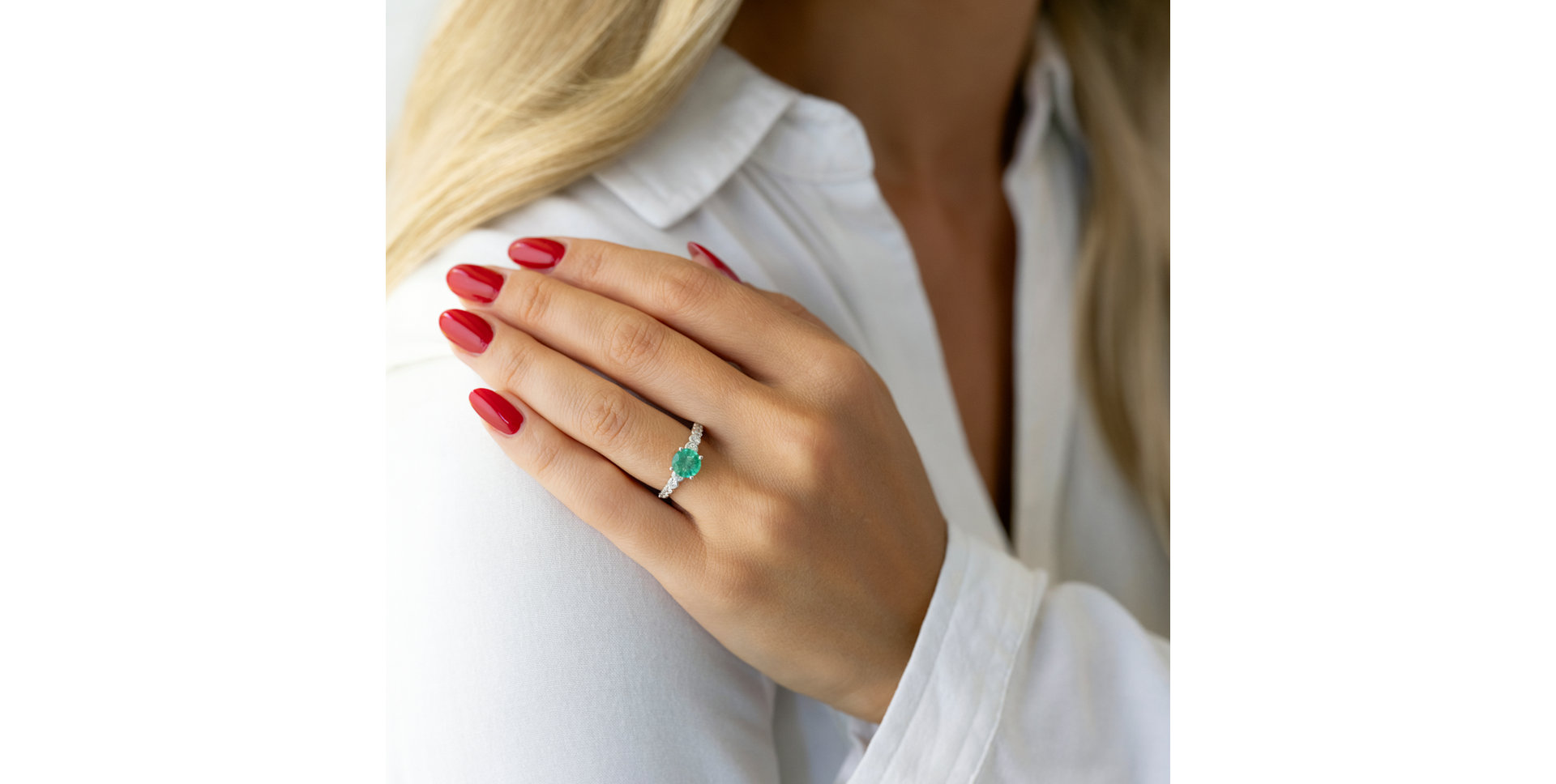 Diamond ring with Emerald Eden Desire