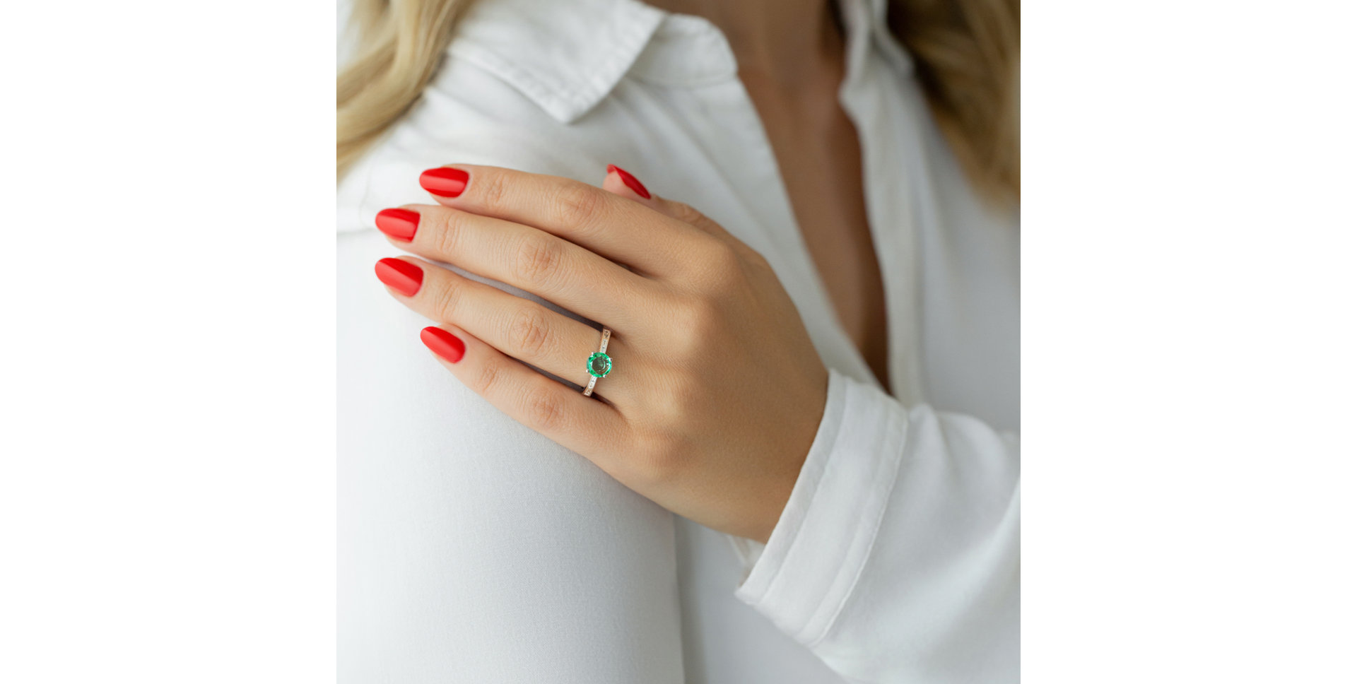 Diamond ring with Emerald Brave Dreams