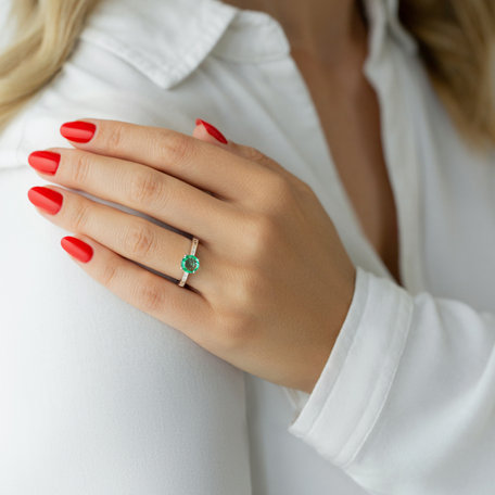 Diamond ring with Emerald Brave Dreams