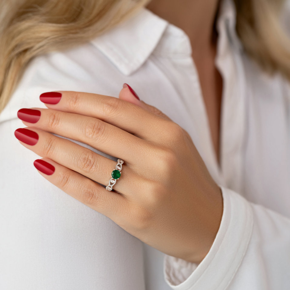 Diamond ring with Emerald Playful Wonder
