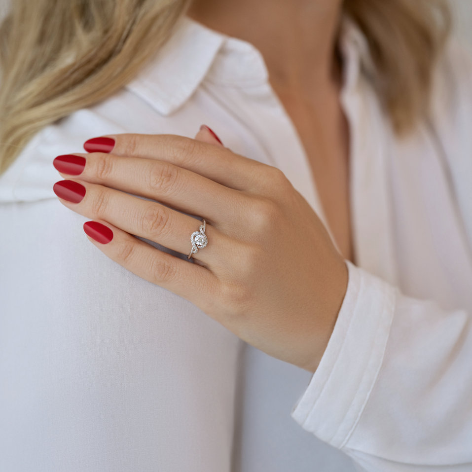 Diamond ring Dionele