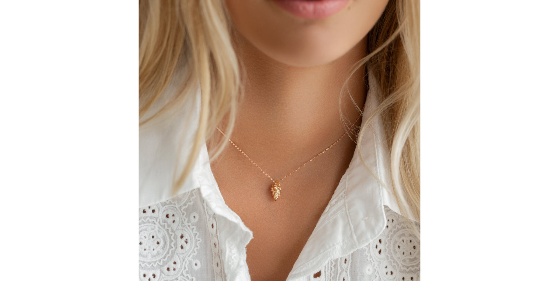 Necklace Golden Seashell