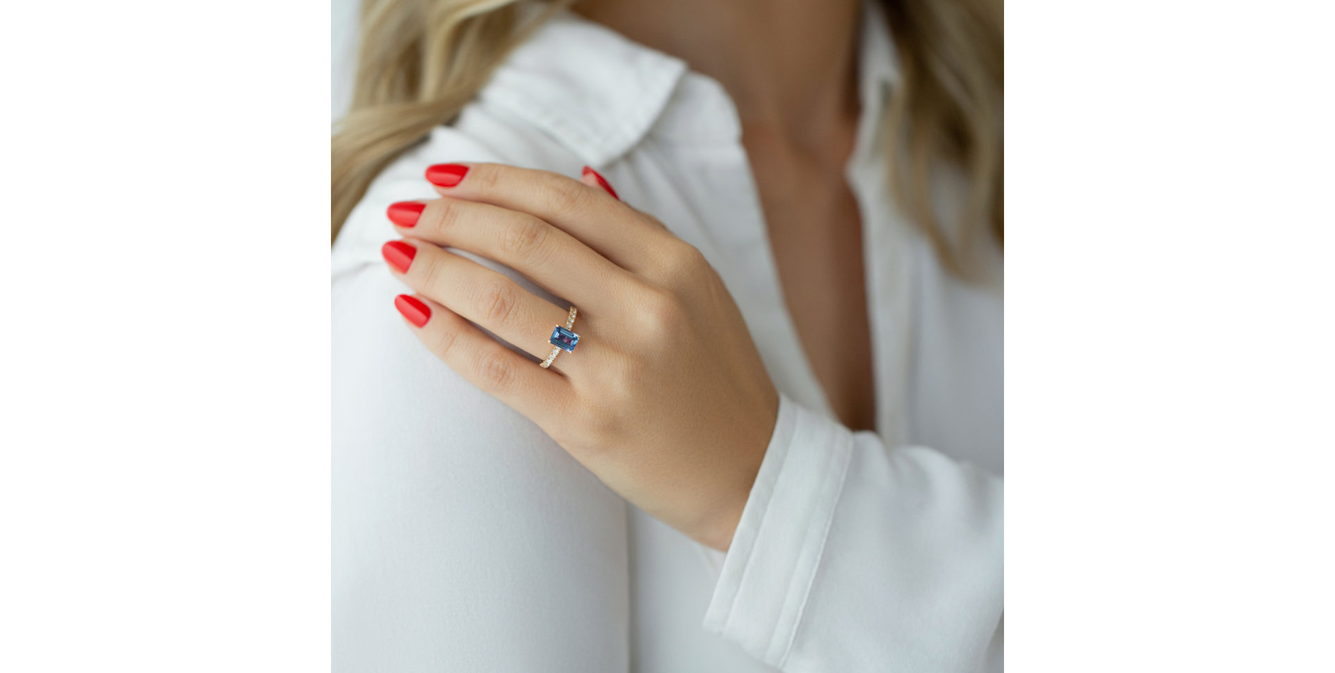 Diamond ring with Sapphire Divine Love