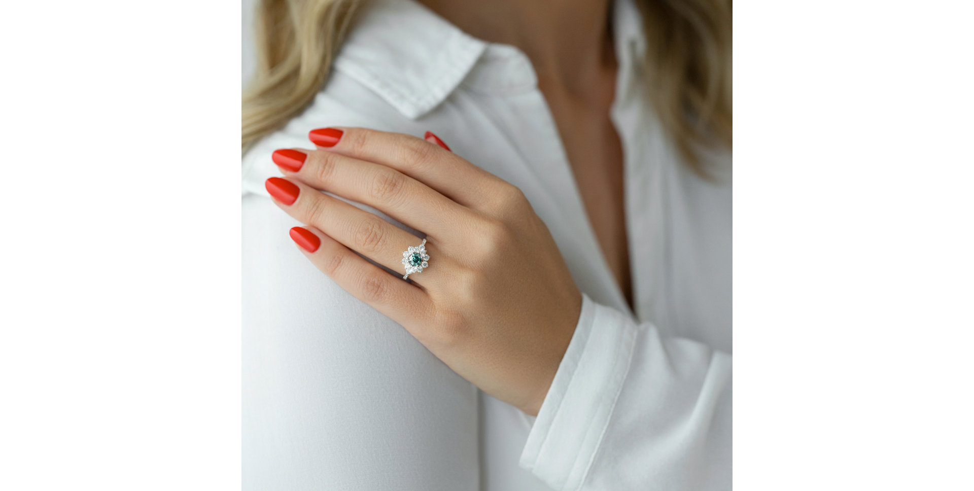 Ring with blue diamonds and white diamonds Regal Majesty