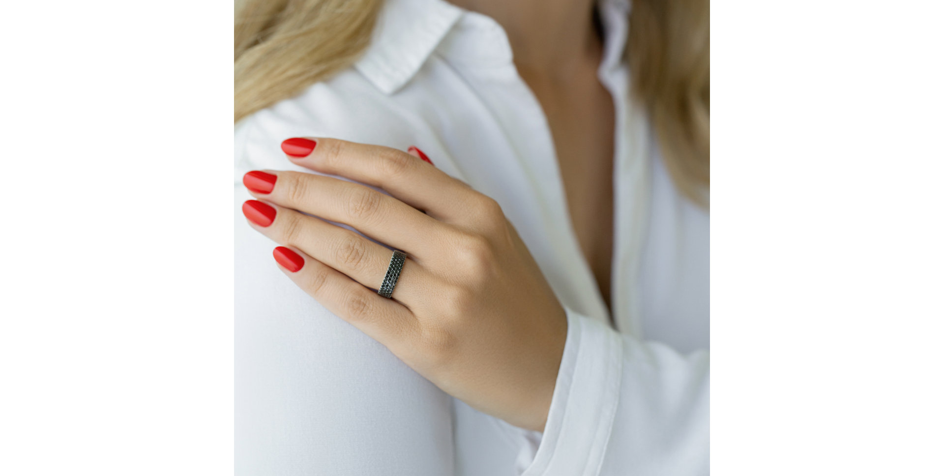 Ring with black diamonds Queen Eternity